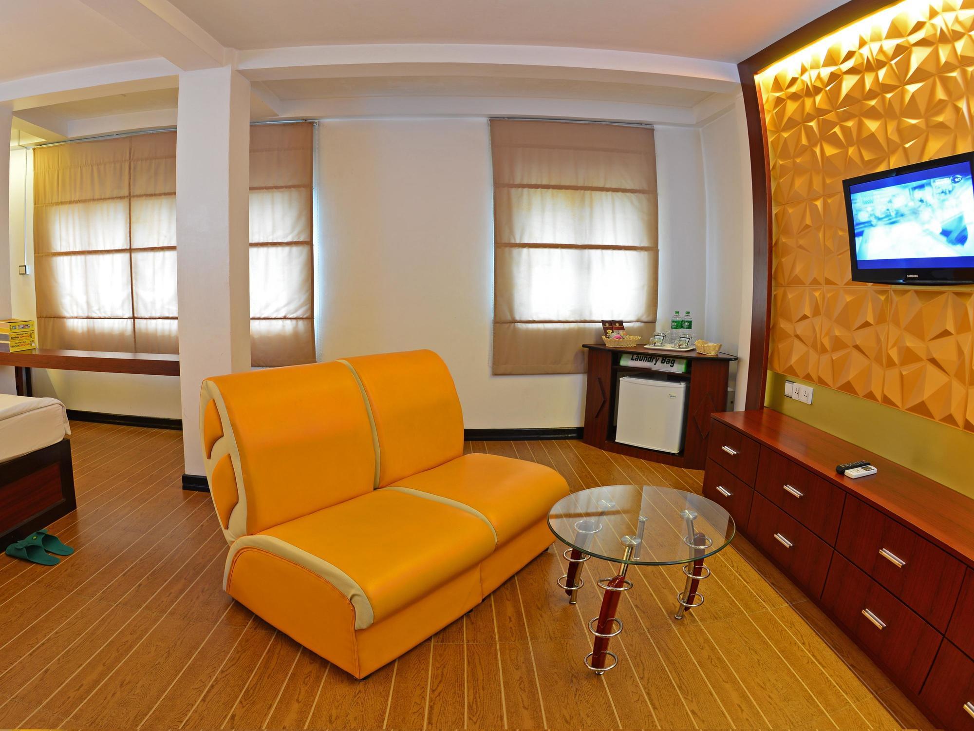 Clover Hotel Yangon Eksteriør bilde