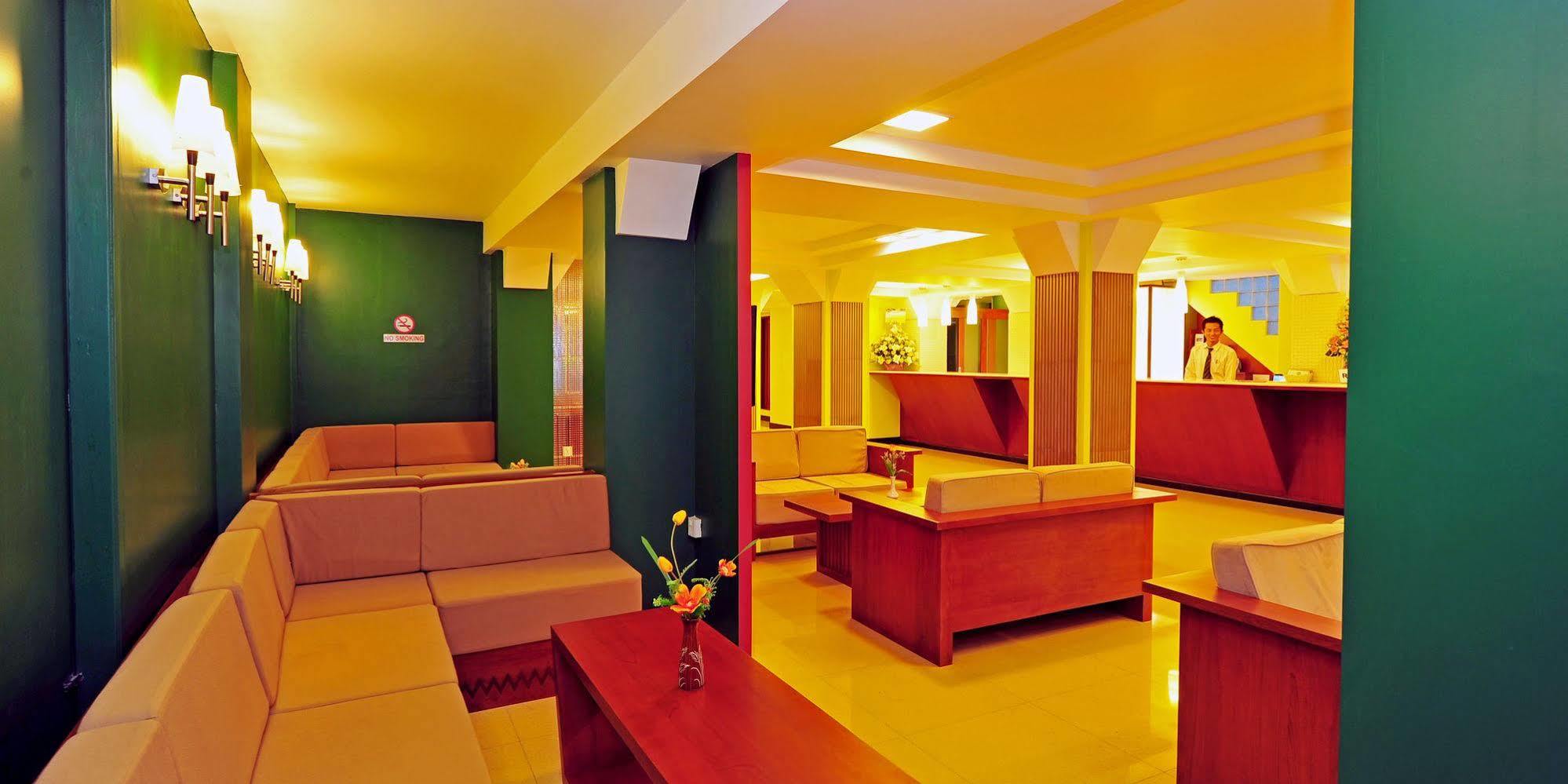 Clover Hotel Yangon Eksteriør bilde