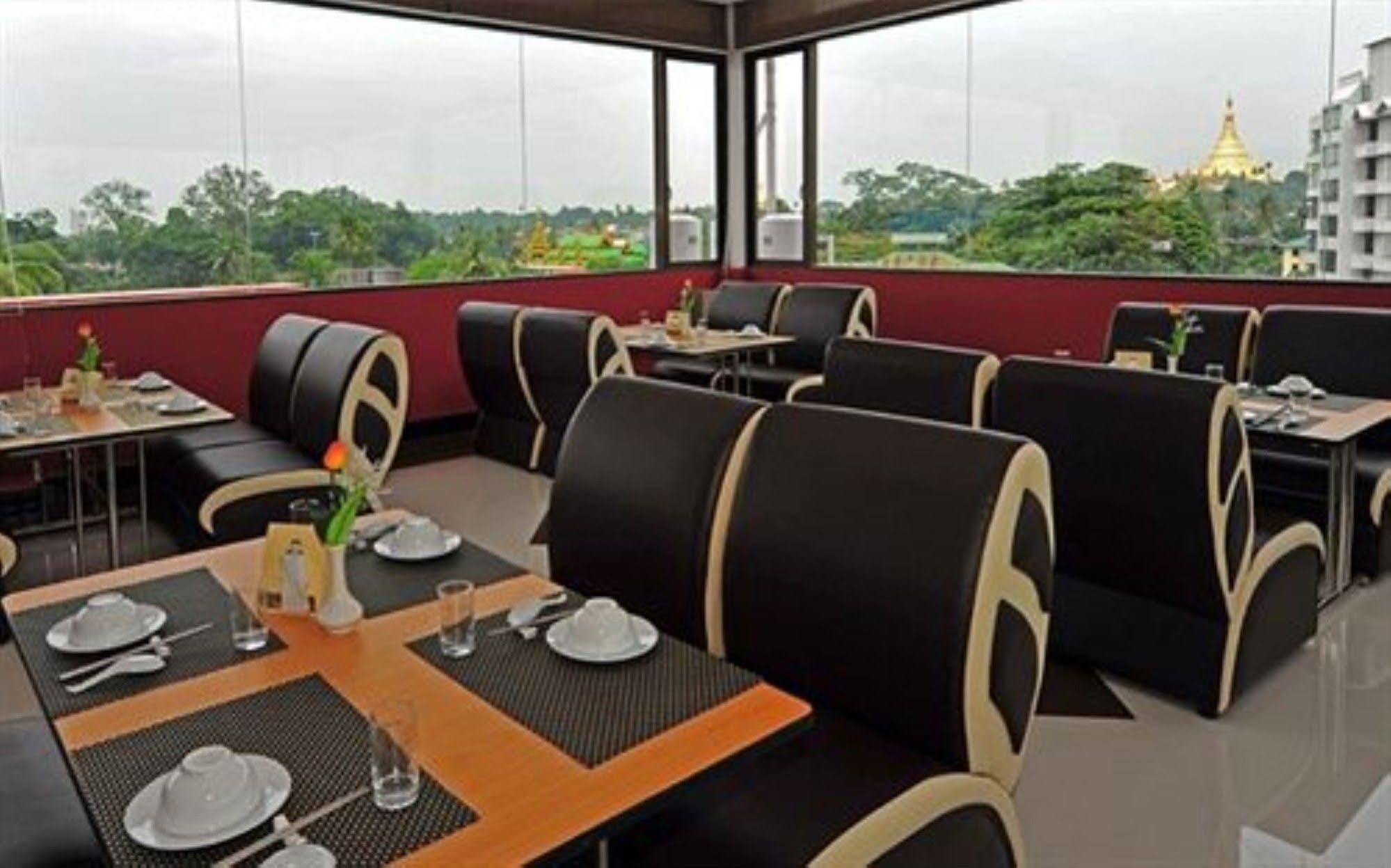 Clover Hotel Yangon Eksteriør bilde