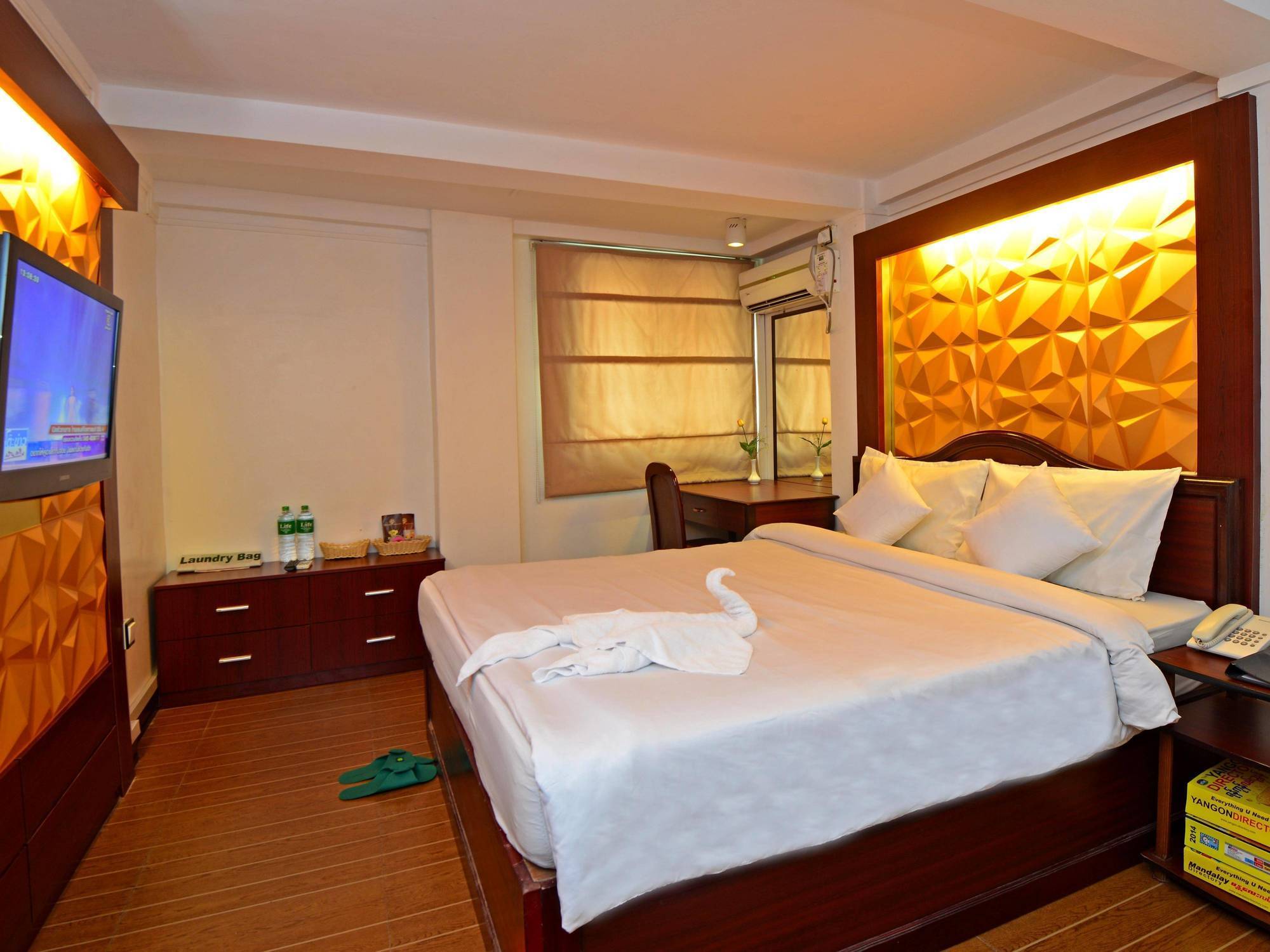 Clover Hotel Yangon Eksteriør bilde