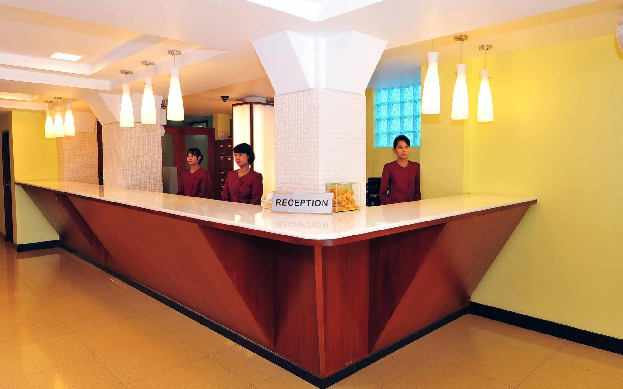Clover Hotel Yangon Eksteriør bilde